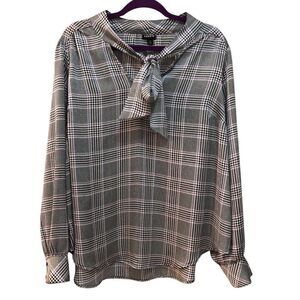 2/$30 Torrid women’s blouse Sz 1X black white purple hounds tooth tie neck